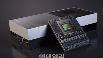 삼성 '초연결 플랫폼', LG '두팔 달린 로봇'…AI가전 미래 제시