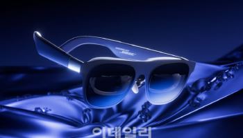 "스마트폰 다음은 안경"…성능 키운 보급형 AR 글래스[모닝폰]