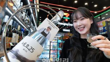 세븐일레븐, 최강록 셰프와 맞손…프리미엄 증류식 소주 출시