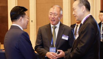 "겸손하게 다시"…정의선, 전기차 격전지 中 공략 재시동