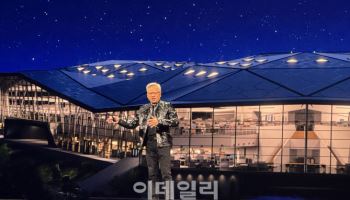 젠슨 황 "엔비디아 자율주행차 나온다…피지컬AI 메인 될 것"