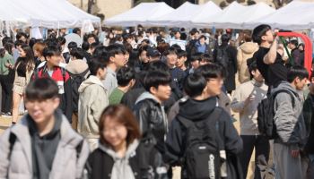 "챗GPT 과제에 이용하되 채팅 내역 내라"…AI시대 대학가 신풍토