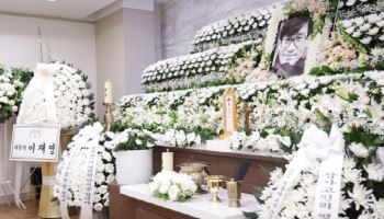 故 안성기 장례미사·영결식, 명동성당서 엄수...정우성 추모사