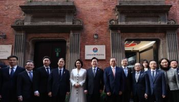 “대한민국이 지키겠습니다”…李대통령, 상하이 임정 청사 방문