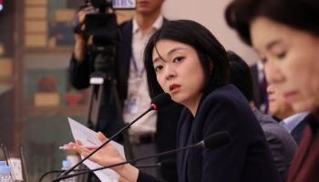 배현진 "본인 딸에게는 못쓸 더러운 문자...'별' 달아 드린다"