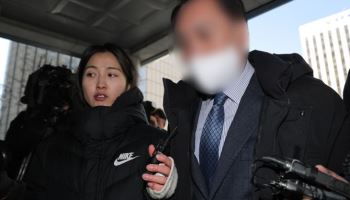 '김병기 공천헌금 의혹' 前 구의원, 경찰 출석…"1000만원 전달"