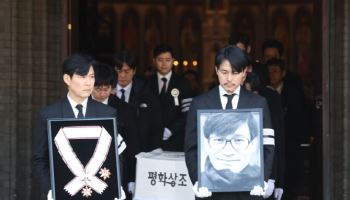 "숭고한 철인"...故 안성기, 후배들 배웅 속 마지막 발걸음→영원한 안식(종합)
