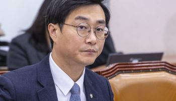 경찰,‘성추행 의혹’ 장경태 조사…고소장 접수 44일만