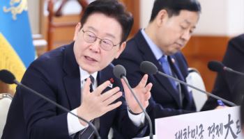정부, 2% 성장 제시…"반도체 의존 과도" 우려도