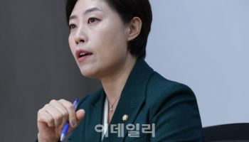 '현지누나 우리도 챙겨줘요’의 주인공…野서지영의 백드롭 정치[파워초선]