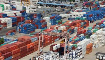 반도체 날았지만…연초 수출 2.3% 줄었다