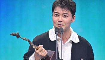 KBS서 첫 대상 받은 전현무, '옥탑방의 문제아들' 출격