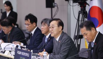 김윤덕 국토장관 "고속도로 휴게소 비싸고 불편하다면... 운영기준 손봐야"
