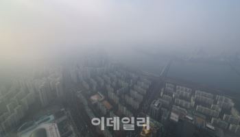 포근한 날씨, 뿌연 하늘…미세먼지 농도 '나쁨'[오늘날씨]