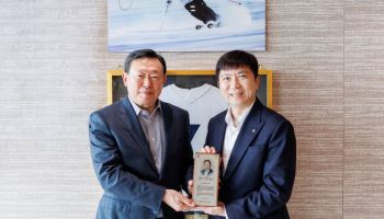 신동빈 롯데 회장, 대한체육회 감사패…“동계스포츠 발전 기여”