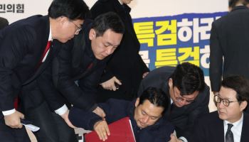 장동혁 단식 닷새째…통일교·공천뇌물 '쌍특검' 공세 총력전