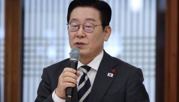 李대통령 "반명인가" 농담에, 정청래 "친명이자 친청와대"