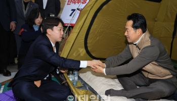 이준석, 단식 7일차 장동혁 방문…“늦지 않게 공동투쟁 방안 마련”