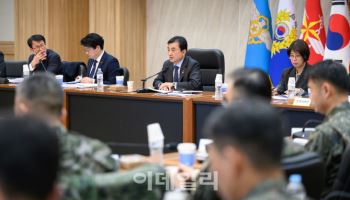 안규백 국방, 방첩사·정보사·조사본부 업무보고…"환골탈태로 신뢰 회복"