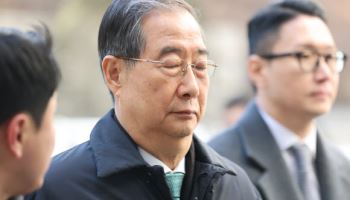 "안위 위해 내란 가담" 한덕수, 1심서 징역 23년·법정구속 철퇴