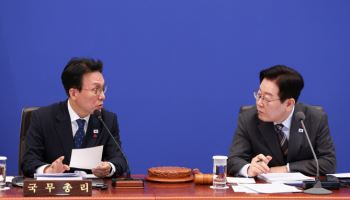 "누가 이상한 소리" 李대통령 헛웃음...'계몽령' 김계리 "파이팅"