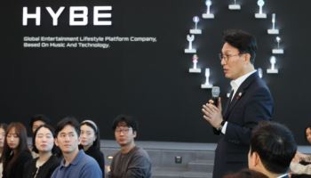 하이브 찾은 金총리 "한류의 뿌리는 민주주의"