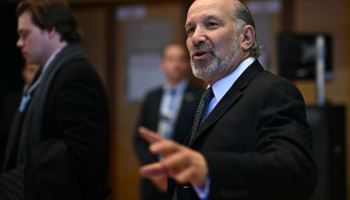 美상무 '유럽 비하' 연설에 아수라장…ECB 총재 항의 퇴장