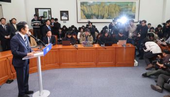 정청래, ‘조국혁신당 합당 제안’ 與 반발 폭주…“벌써 몇 번째냐”