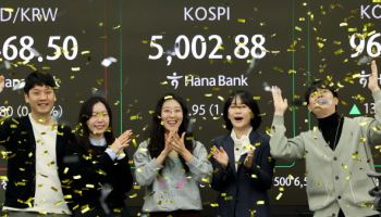 코스피 5000 돌파했지만…“나만 못 먹었다” 우는 개미들도