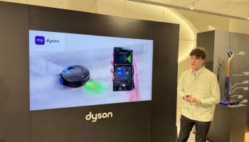 다이슨, 차세대 AI 로청 공개…"AI가 알아서 청소 조절"
