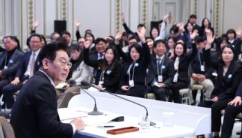 소통 열었지만, 유튜브뿐…이재명 정부의 ‘플랫폼 편중’ 딜레마