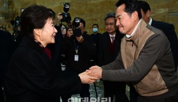 박근혜 전 대통령 만류에 장동혁, 8일 만에 단식 종료