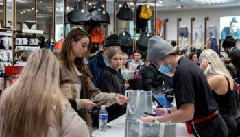 美 PCE물가 2%대 후반 정체…연준 금리인하 속도조절할까