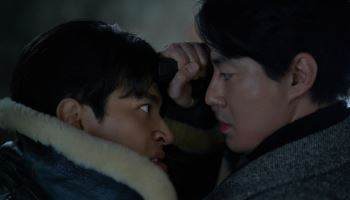 '휴민트' 조인성·박정민, '밀수'로 쌓인 신뢰...뜨거운 브로맨스 액션