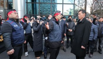 "대통령 임금지급 약속 받아오라"…장민영 신임 기업은행장, 출근 무산