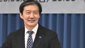 조국 "썸 타자는데 결혼했다 하면 안 돼" 합당론 속도 조절