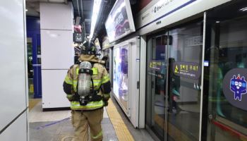 '열차 연기 소동' 1호선 종로3가역…"현재 정상운행"