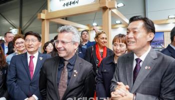 '도시전문가' 이재준, 세계를 수원에 담다..'수원의 새빛, 세계로 가다'