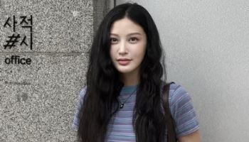 “많이 놀러와 주세요”…조민, 책 출간 기념 사인회 개최
