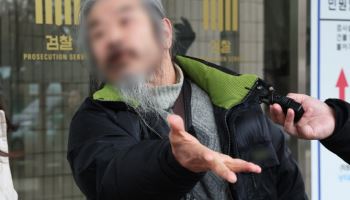 '외출제한 위반' 조두순 법정구속, 치료감호소行 "재범 우려"(종합)