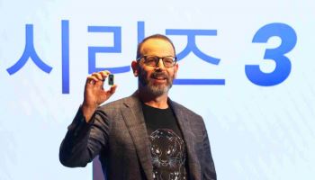 인텔 "압도적 전력 효율로 AI PC 생태계 도약"