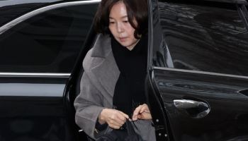 경찰, ‘전방위 공천헌금’ 의혹 김경 4차 소환