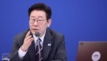 李대통령 “집값·주가 같은 선상서 판단하면 안 돼”(상보)