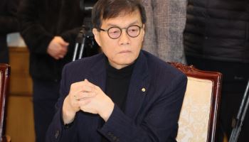 한은 금리동결 장기화 전망…“통화정책보단 재정정책 필요한 시기”