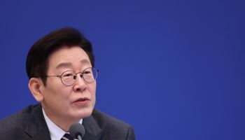 “부동산 문제, 사회발전 막는 암적 존재”