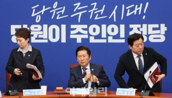 與 합당 두고 공개 충돌…“당원 토론·여조 실시” vs “논의 멈춰야”