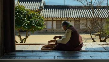 "의도를 모르겠다"…中기업, CES서 한옥·한복 영상 노출