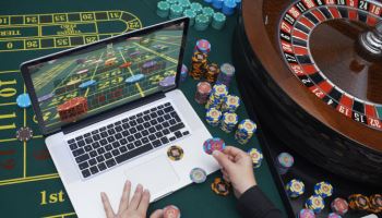 '3600억원대 판돈' 불법 도박사이트 제작·관리한 일당, 징역형 집행유예