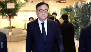 경찰, ‘대통령실 PC 초기화’ 정진석 前실장 소환 통보