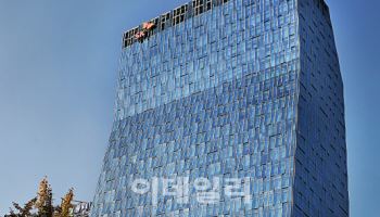 SKT “기말배당 못해 송구...비과세 배당 검토”